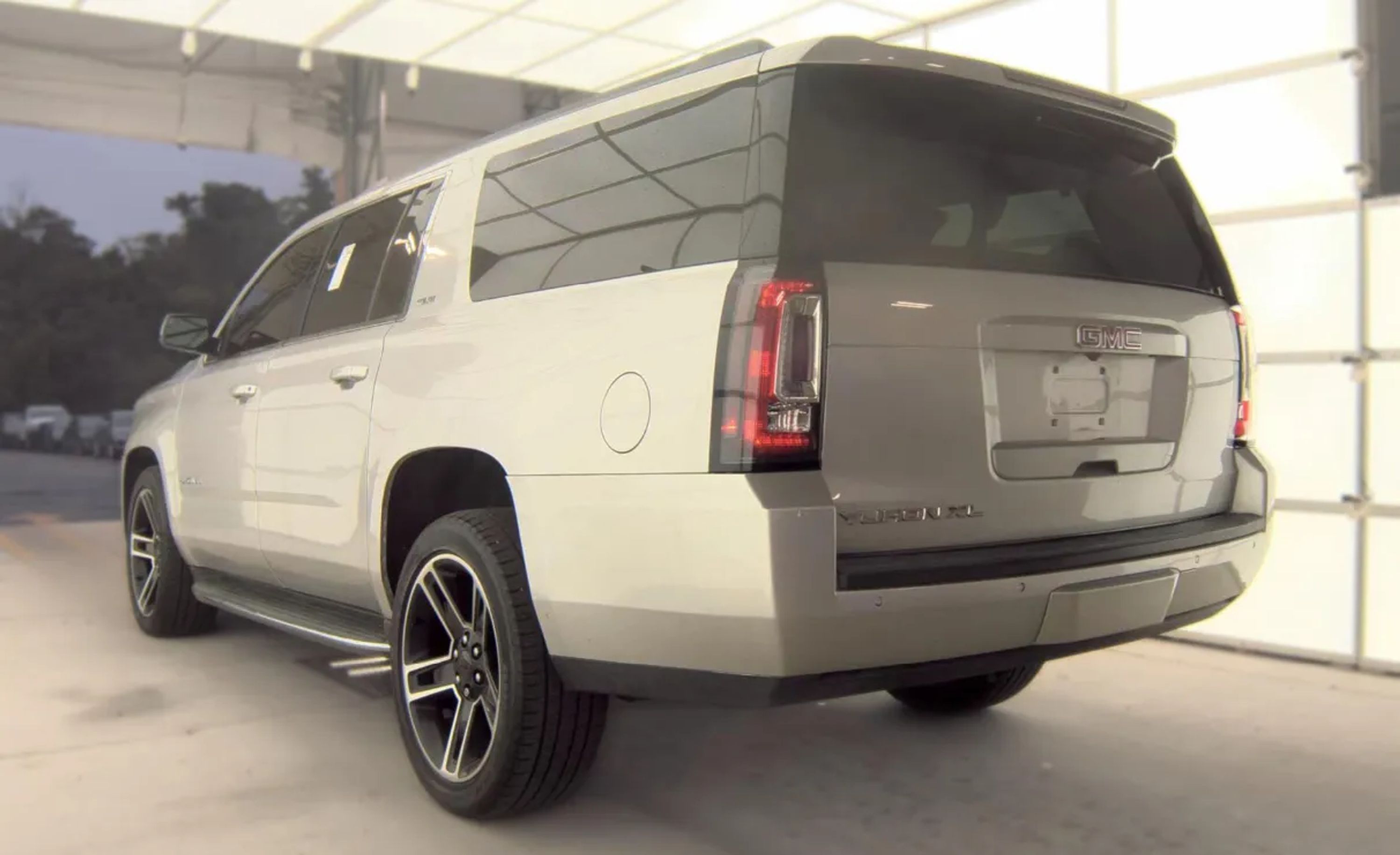 gmc yukon xl 2017 1GKS1FKC2HR281231 image gmc yukon xl 2017 1GKS1FKC2HR281231 image